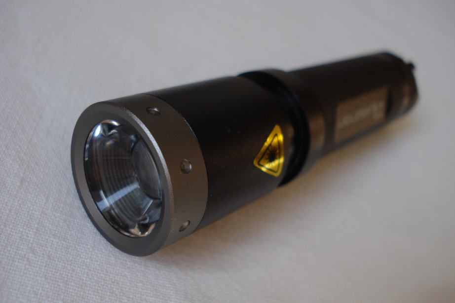LED Taschenlampen Vergleich: LED LENSER M1 vs Fenix PD20